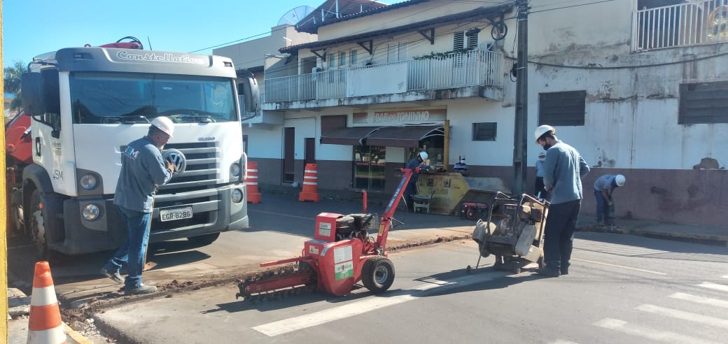 Prefeitura de Adamantina inicia instalação de semáforo no Parque dos Pioneiros