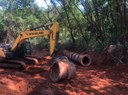 Prefeitura de Adamantina instala tubulação próximo ao Córrego Caldeiras Prefeitura de Adamantina instala tubulação próximo ao Córrego Caldeiras